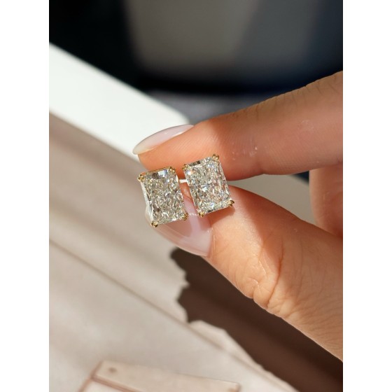 18K Gold Lab Grown Yellow Diamond Square Cushion Stud Earrings Center Stone: D: 4.12ct/2 Total Weight: 2.67g