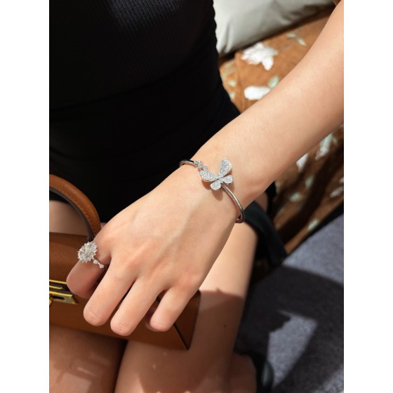 PT950 Lab Grown Diamond Butterfly Bracelet Center Stone: D: 0.776ct/73 Total Weight: 10.87g