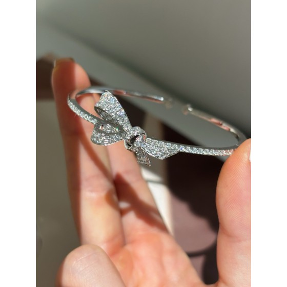 18K Gold Lab Grown Diamond Bow Open Bangle Center Stone: D: 2.578ct/158 Total Weight: 11.05g